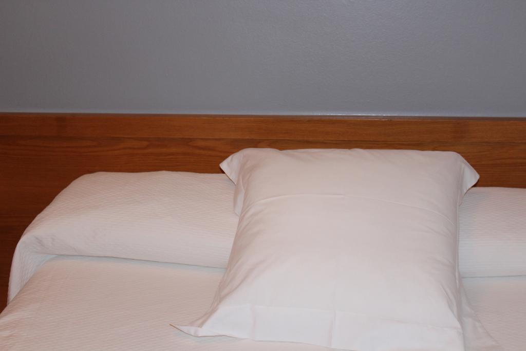 Hostal Montserrat Tona Экстерьер фото