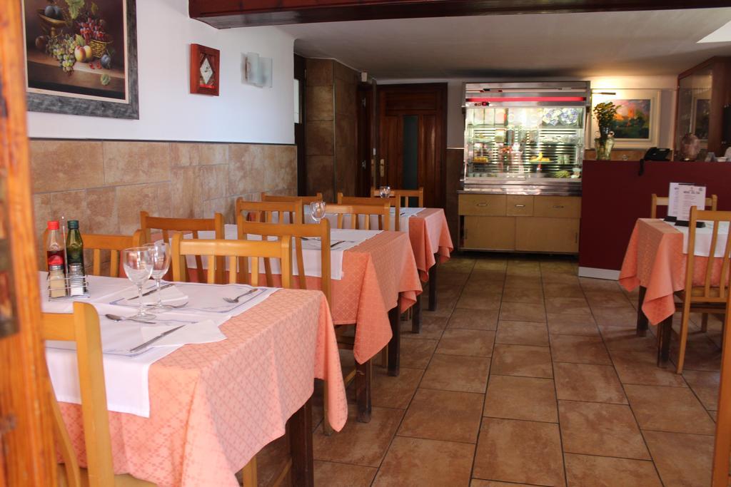 Hostal Montserrat Tona Экстерьер фото