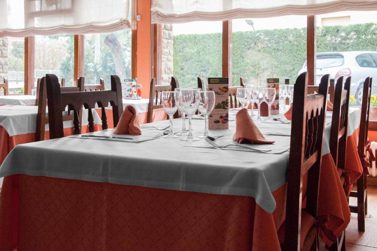 Hostal Montserrat Tona Экстерьер фото
